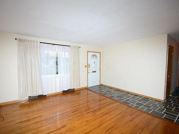 3rd image of 1102 Marland Dr N