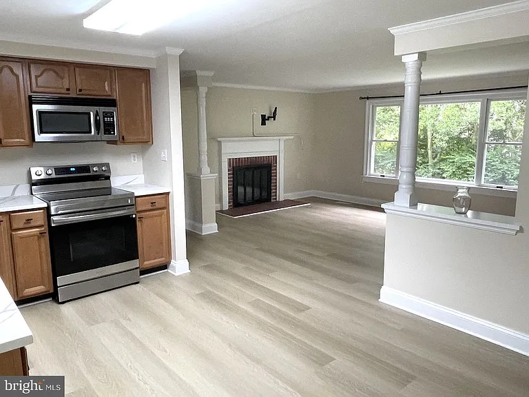 206 Willis Ave — Photo 4