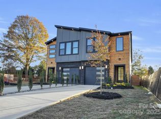 313 E Peterson Dr, Charlotte, NC 28217