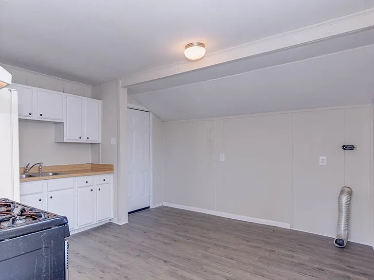 106 Pine Grove Ave — Photo 10