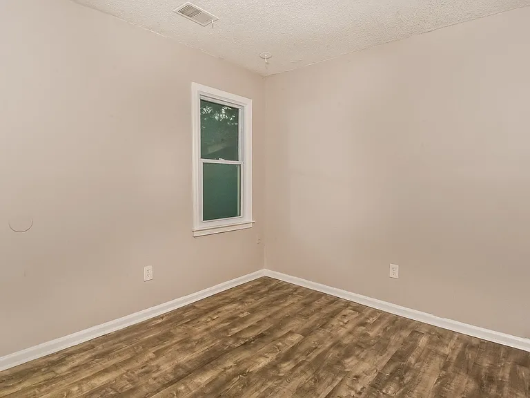 6915_023_bedroom_13246737.jpg
