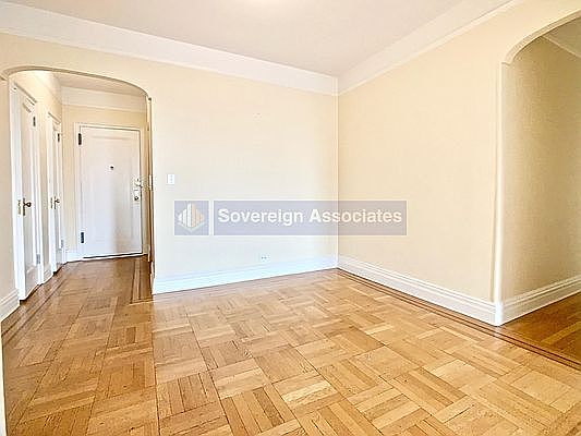 4th image of 240 Cabrini Blvd APT 6B