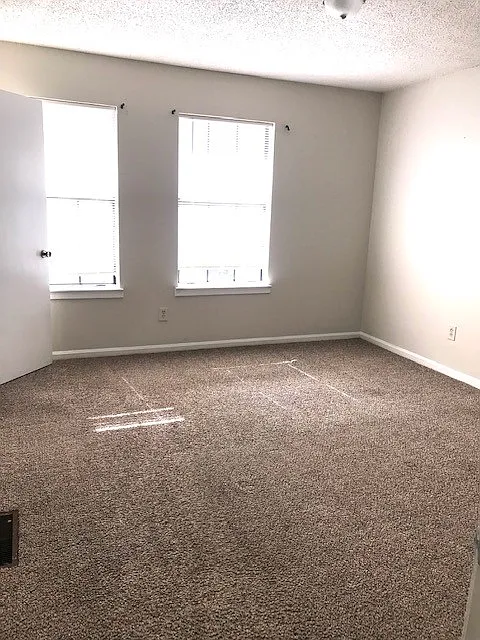 2 bed, 1.5 bath, 1000 sqft, $750 — Photo 2