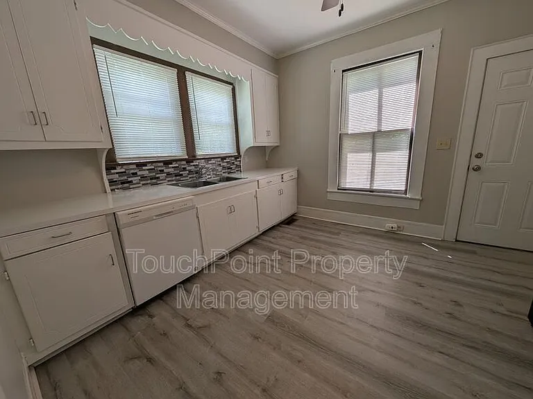 476 Spring St SW — Photo 9