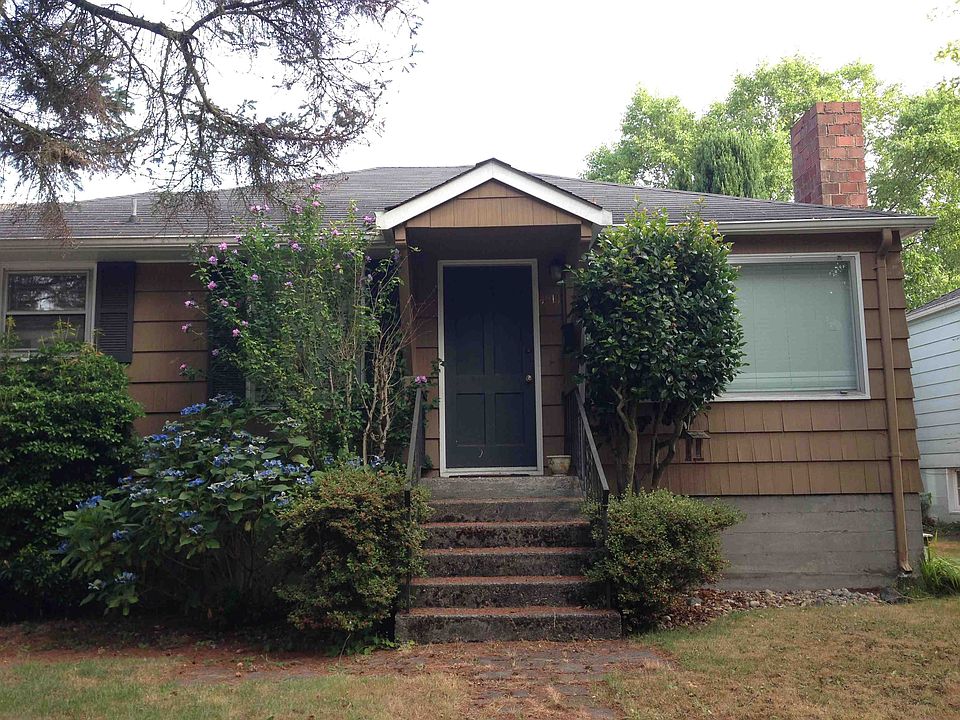 2nd image of 4514 NE 55th St