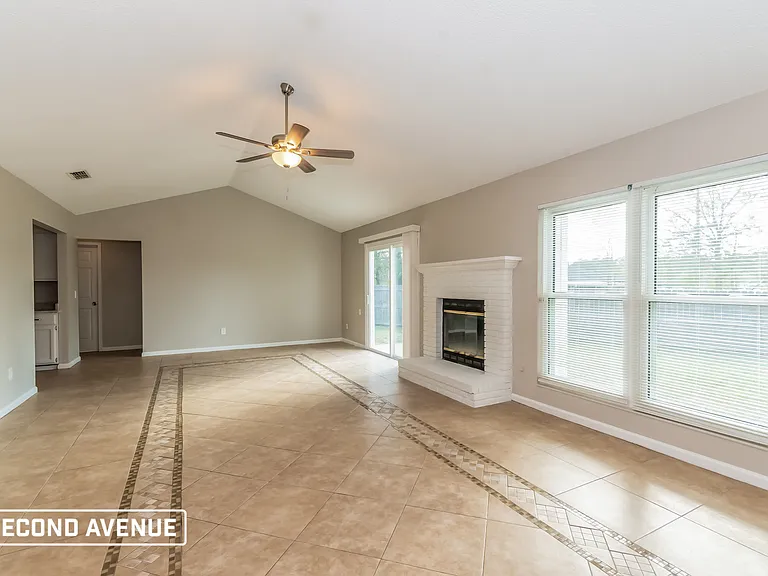 8236 Hot Springs Dr N — Photo 3