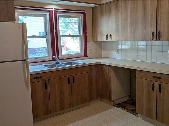 5th image of 4164 W 50th St