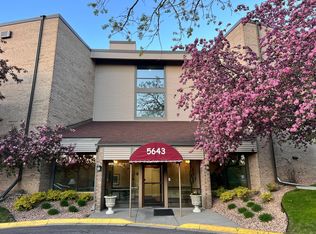 5643 Green Circle Dr APT 102, Minnetonka, MN 55343
