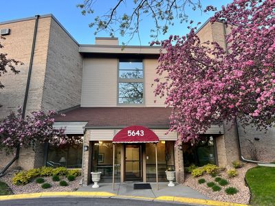 5643 Green Circle Dr APT 102, Minnetonka, MN, 55343