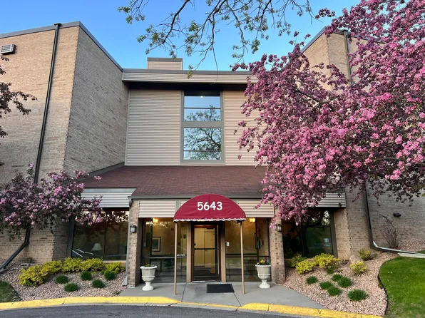 5643 Green Circle Dr APT 102, Minnetonka, MN 55343