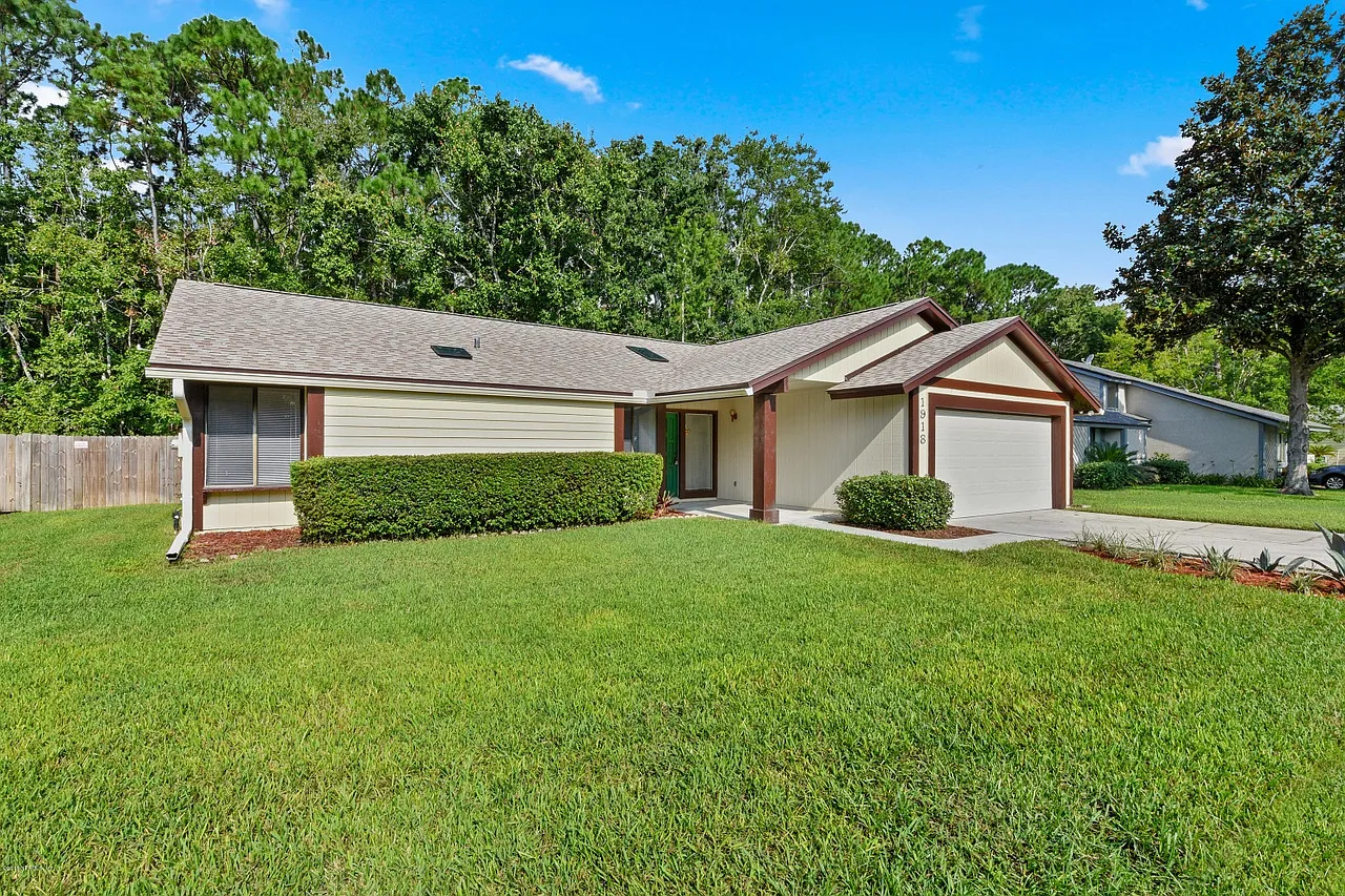 3 bed, 1447 sqft, $2,300 — Photo 3