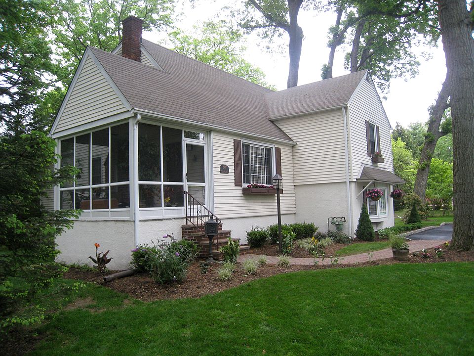 2nd image of 1 Cathedral Ave