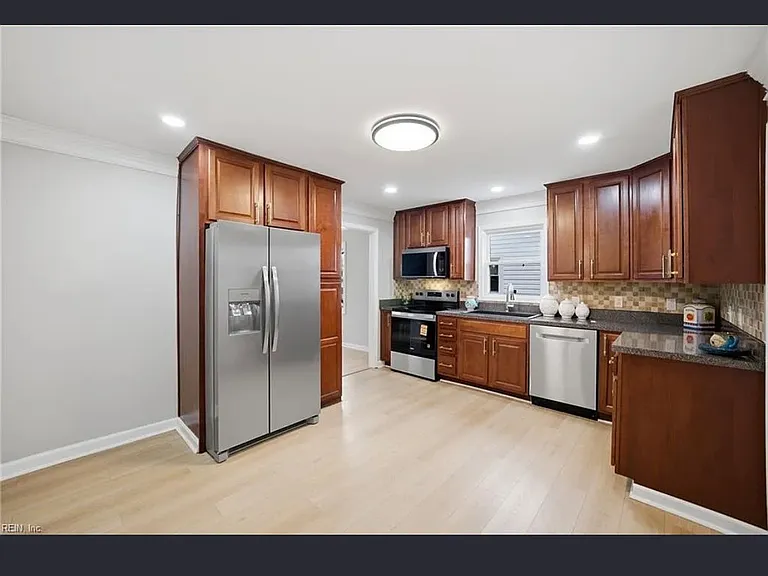 2508 Markham St — Photo 5