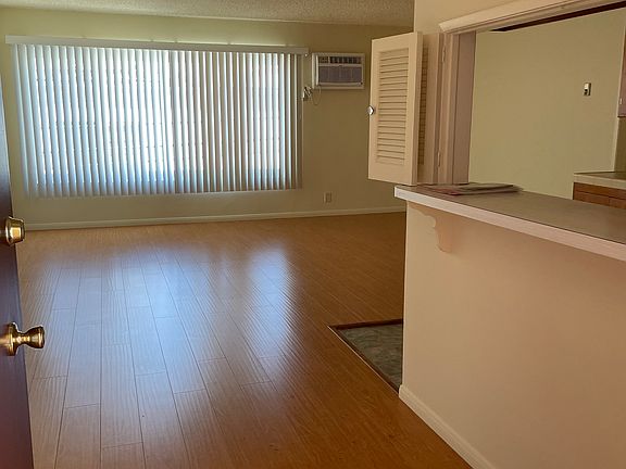 2nd image of 515 E Magnolia Blvd #P