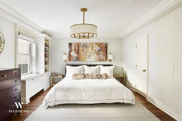 Sold by Warburg | media 8