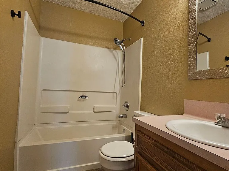 625 Atkinson Ave — Photo 8