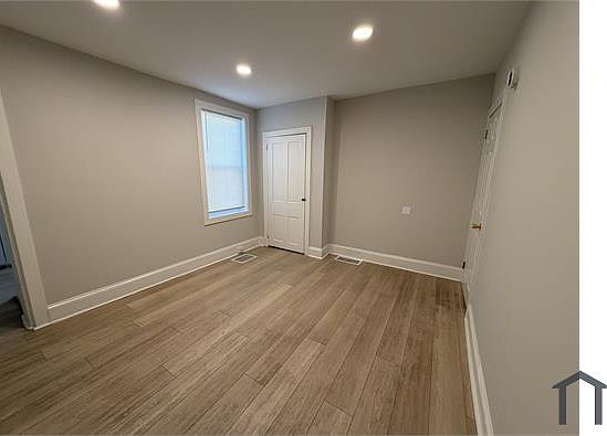 5th image of 1114 Lancaster Ave