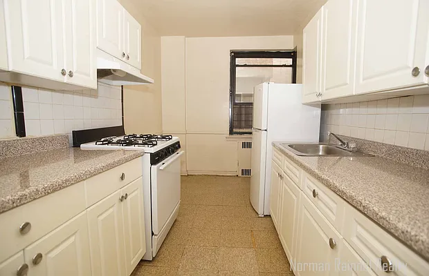 Rented by Norman Raindel, LREB | media 1