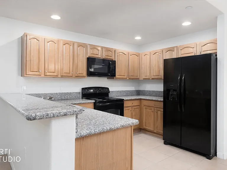 400 Hillside Dr #723 — Photo 8
