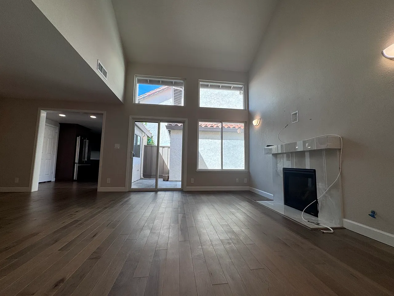 3 bed, 1421 sqft, $4,100 — Photo 4