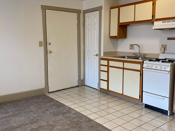 Open kitchen and living area. Option for new kitchen for slight price increase