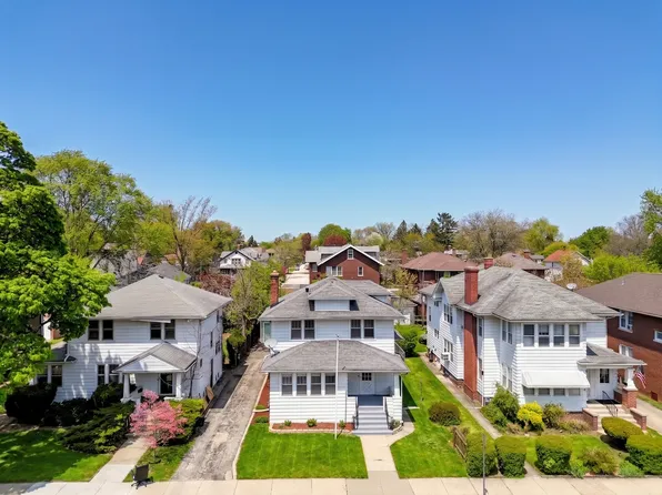 416 Hull Ct, Waukegan, IL 60085