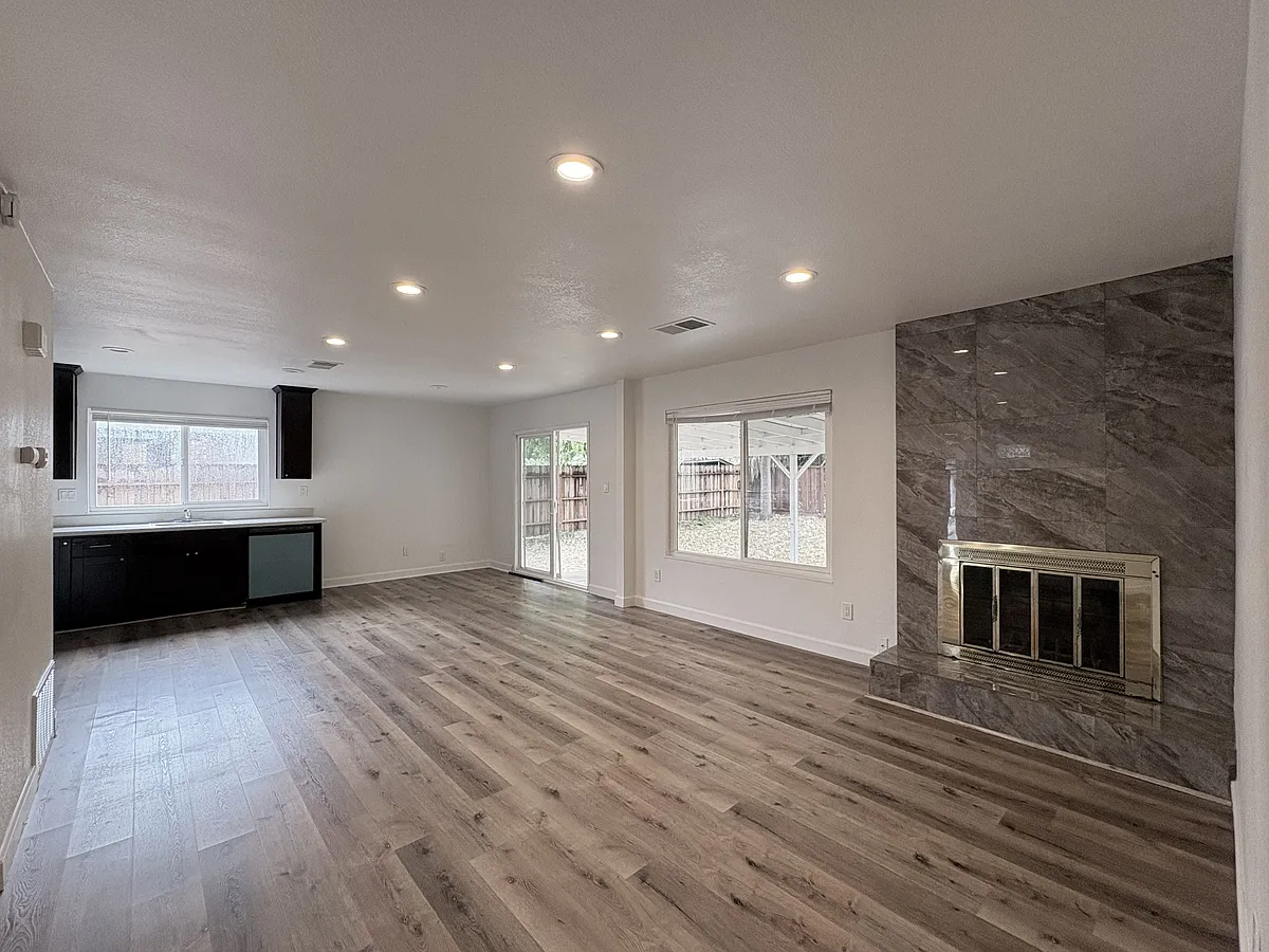 Building Photo - 3886 Meadowbrook Cir