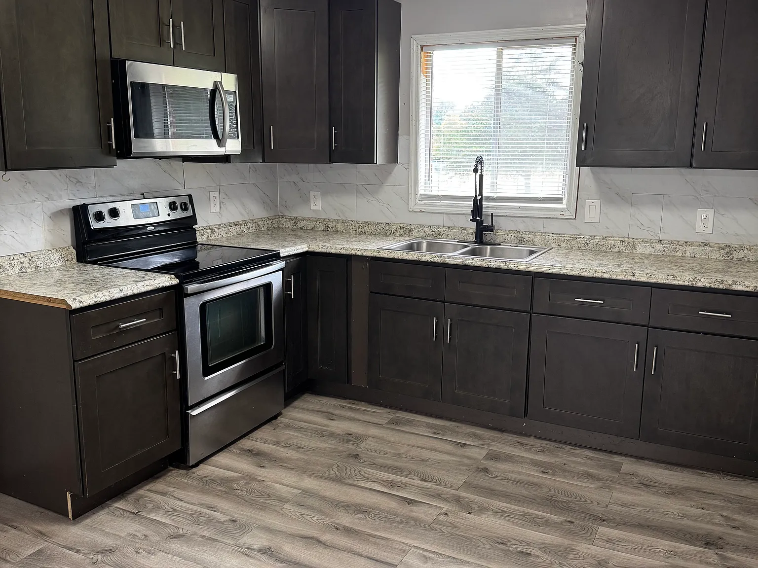 2 bed, 890 sqft, $1,400 — Photo 4
