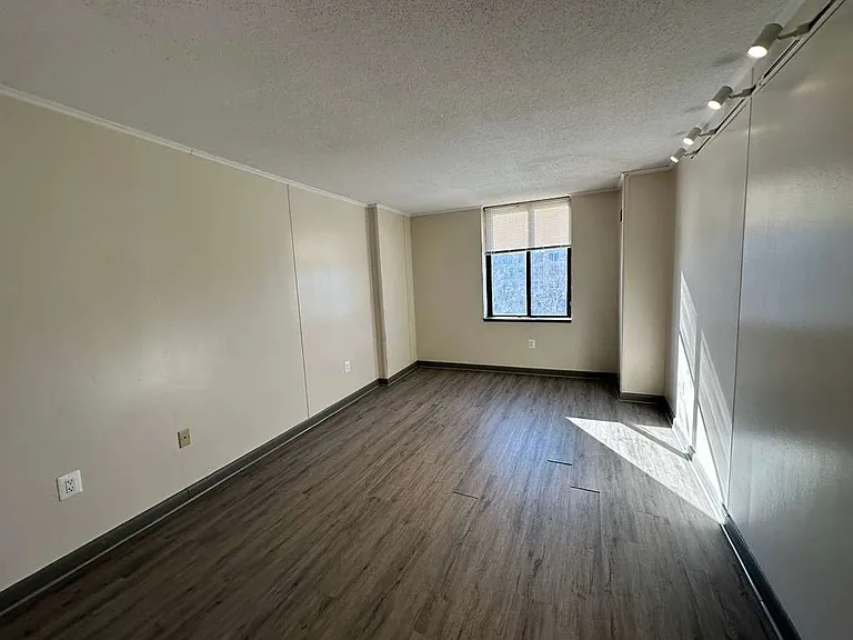 A100 Wells St #410 — Photo 4
