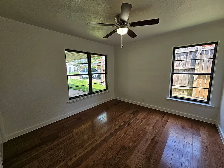 2402 Housley Dr — Photo 15