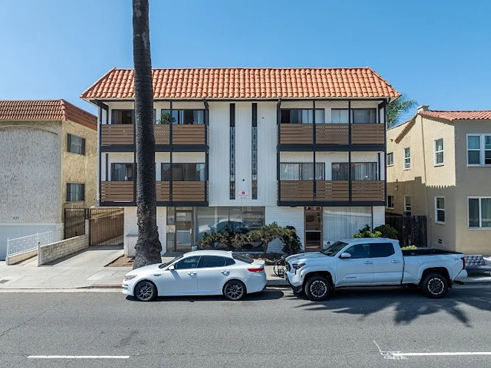 241 N Redondo Ave
