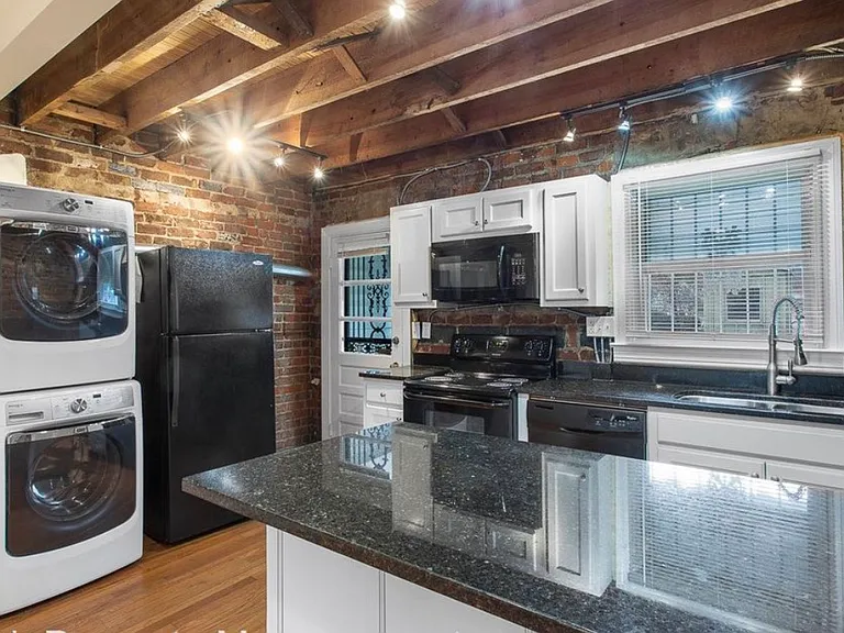 1220 Wallace St — Photo 1