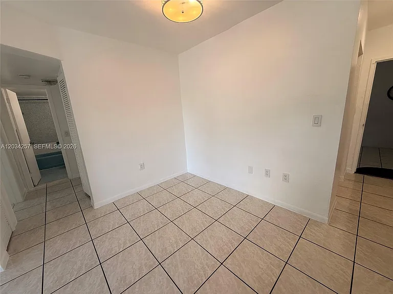 1860 SW 22nd St #11 — Photo 4