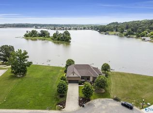 231 Waterford Ln, Gadsden, AL 35904