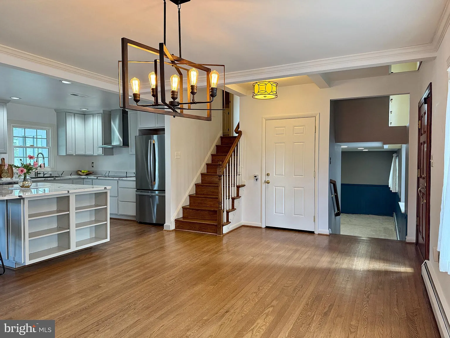 4 bed, 4.5 bath, 3125 sqft, $6,000 — Photo 2