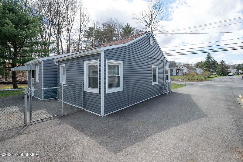 3rd image of 77 Consaul Road