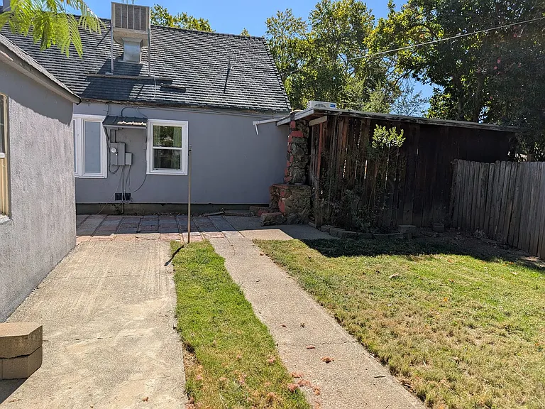 604 Loma St — Photo 5