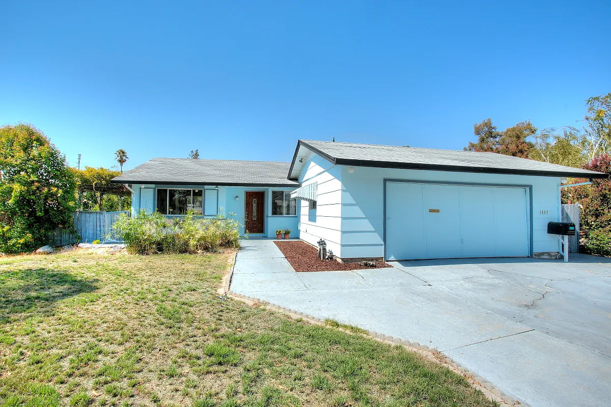 1587 Bluebell Ct photo 1