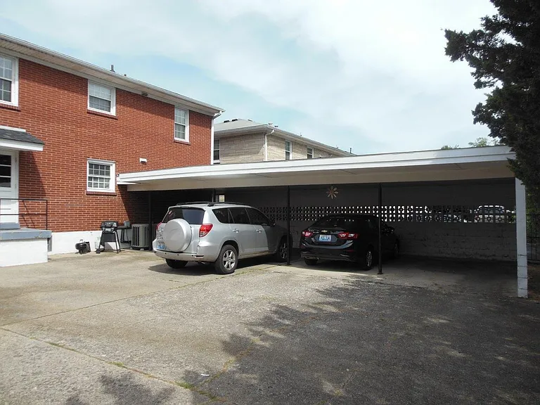 1932 Gardiner Ln #4 — Photo 2