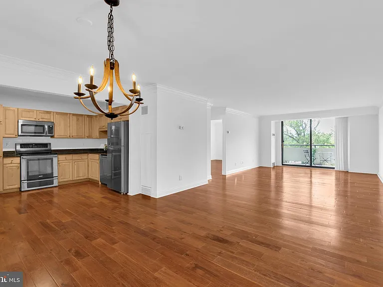 1800 Old Meadow Rd #1014 — Photo 12