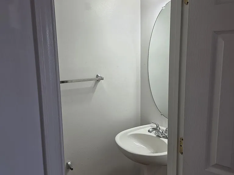 404 Pendleton Ln — Photo 10