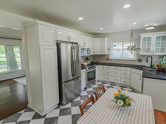 2nd image of 2703 Towner Blvd