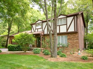 220 Heritage Ln, Cortland, OH