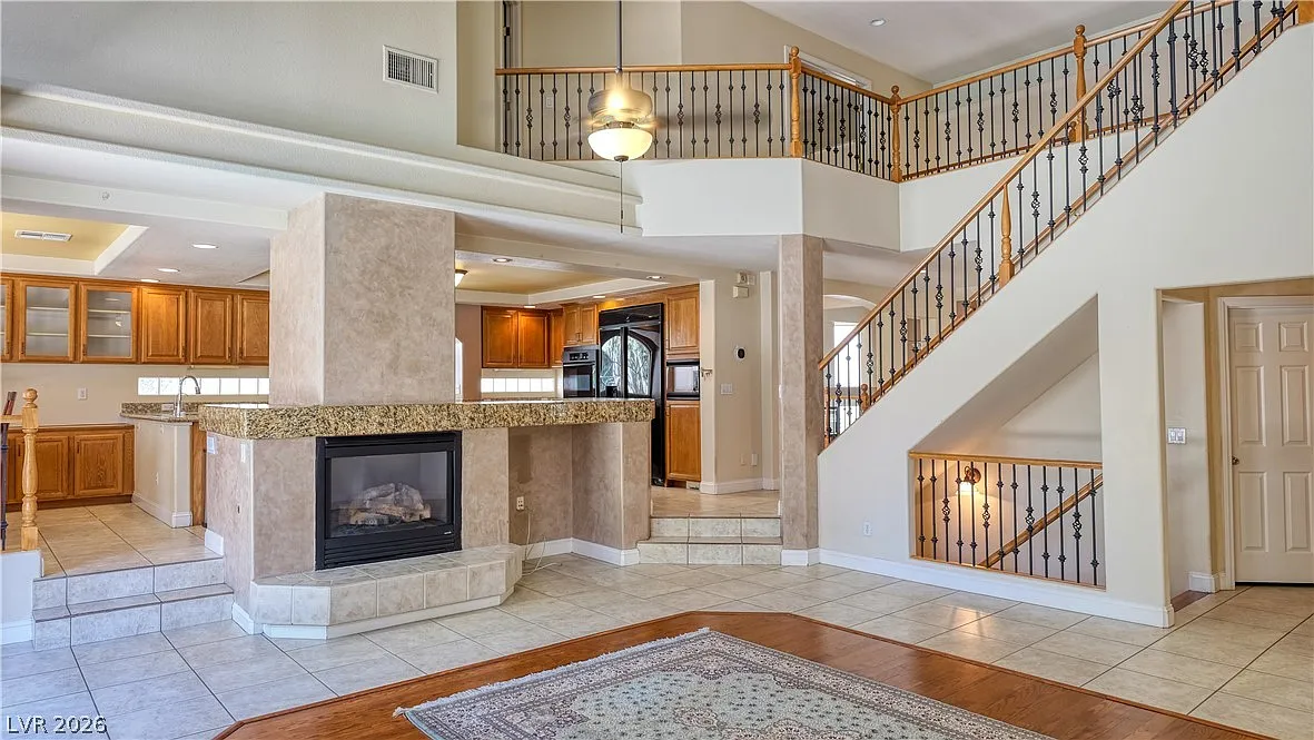 5 bed, 3.5 bath, 5440 sqft, $5,500 — Photo 3