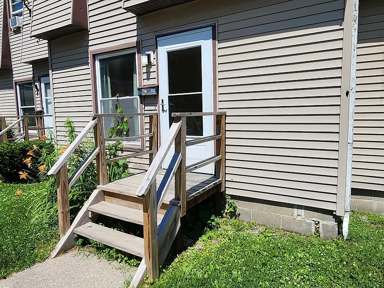 39 Medbury Ave — Photo 5