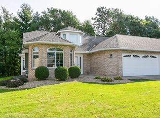 3073 Highpointe Curv, Roseville, MN 55113