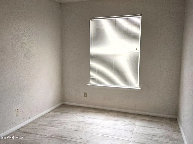 709 La Chapa Ave — Photo 9