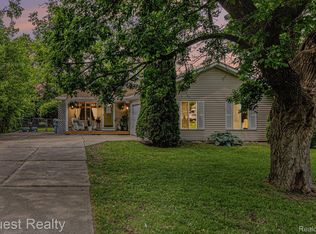 2954 Chrysler Ave, Waterford, MI