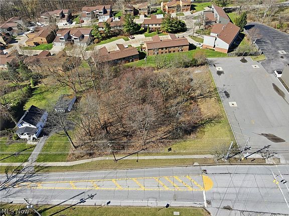 4th image of Broadview Rd