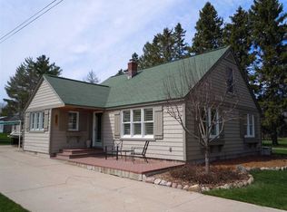 3124 Apple Blossom St, Indian River, MI 49749